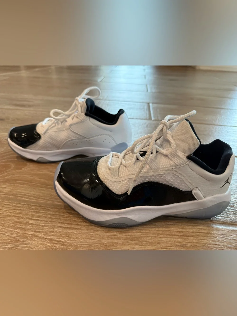 Nike Kids White and Black Low-Top Sneakers